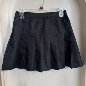 Minimalist pleated black mini tennis skirt size small